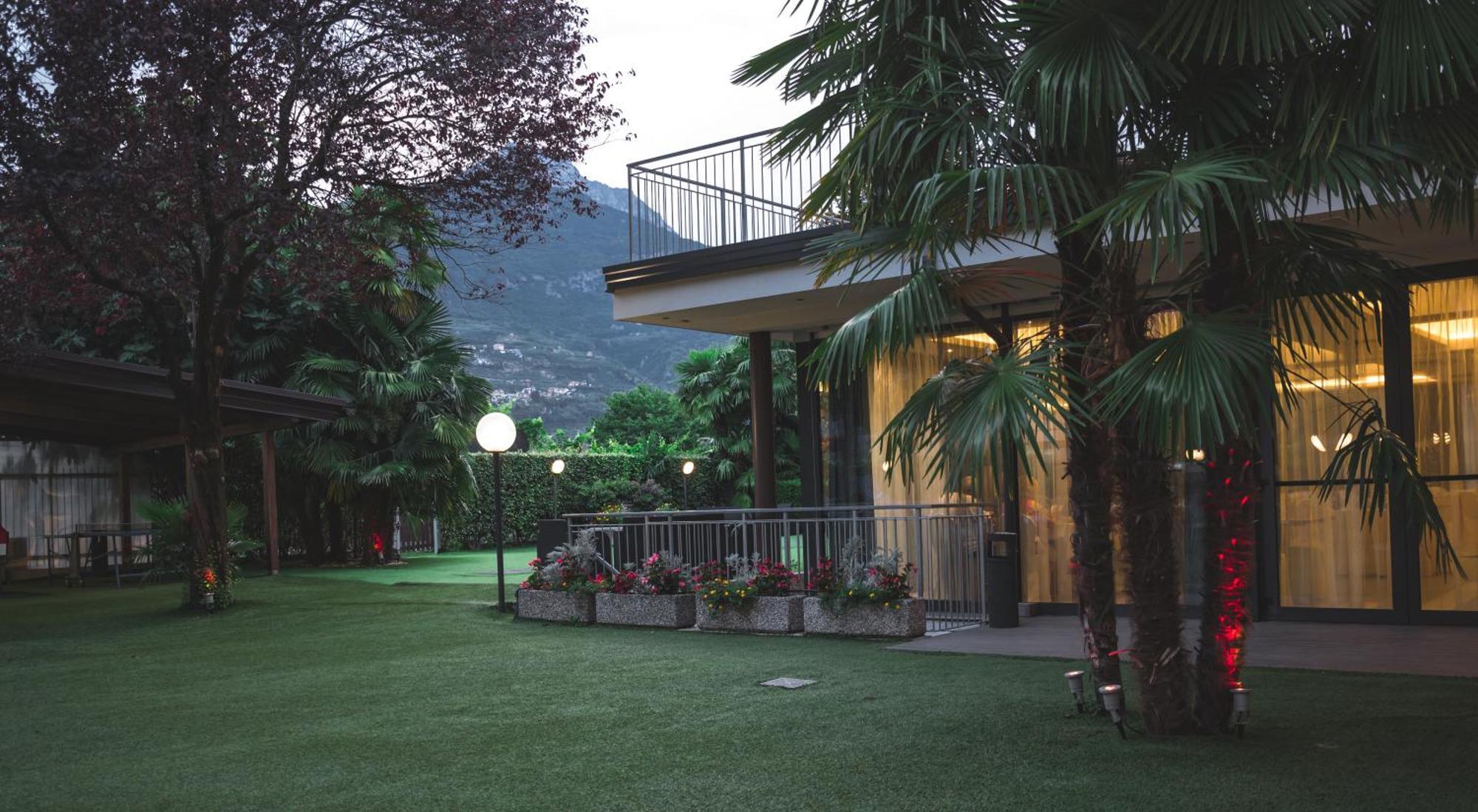 Appartamento Campagnola Mansardato Con Soppalco Riva del Garda Ngoại thất bức ảnh